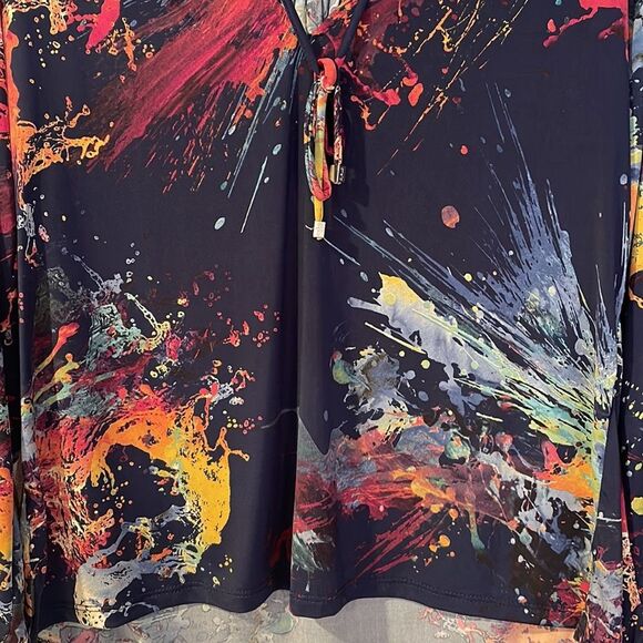 Gorgeous “splattered” long sleeve blouse - Picture 2 of 5